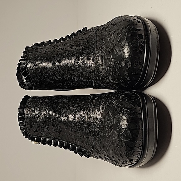 Alegria Hannah Delicut Black Embossed Leather Ankle Bootie Boots Size 40 Comfort - Picture 2 of 16